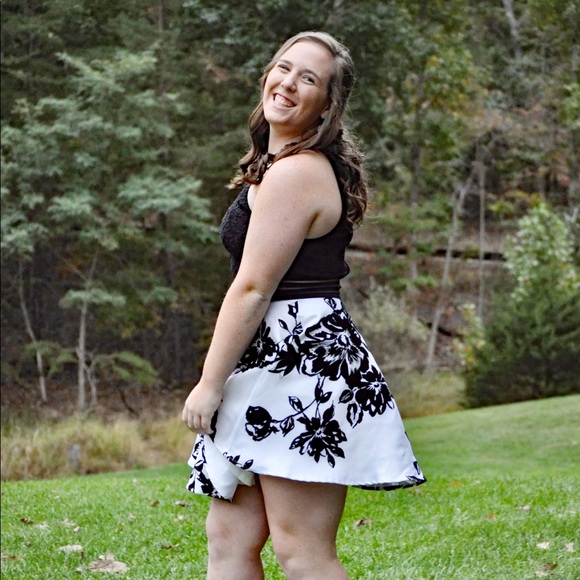 City Vibe Razorback Homecoming Dress, Size 9 - Picture 4 of 4